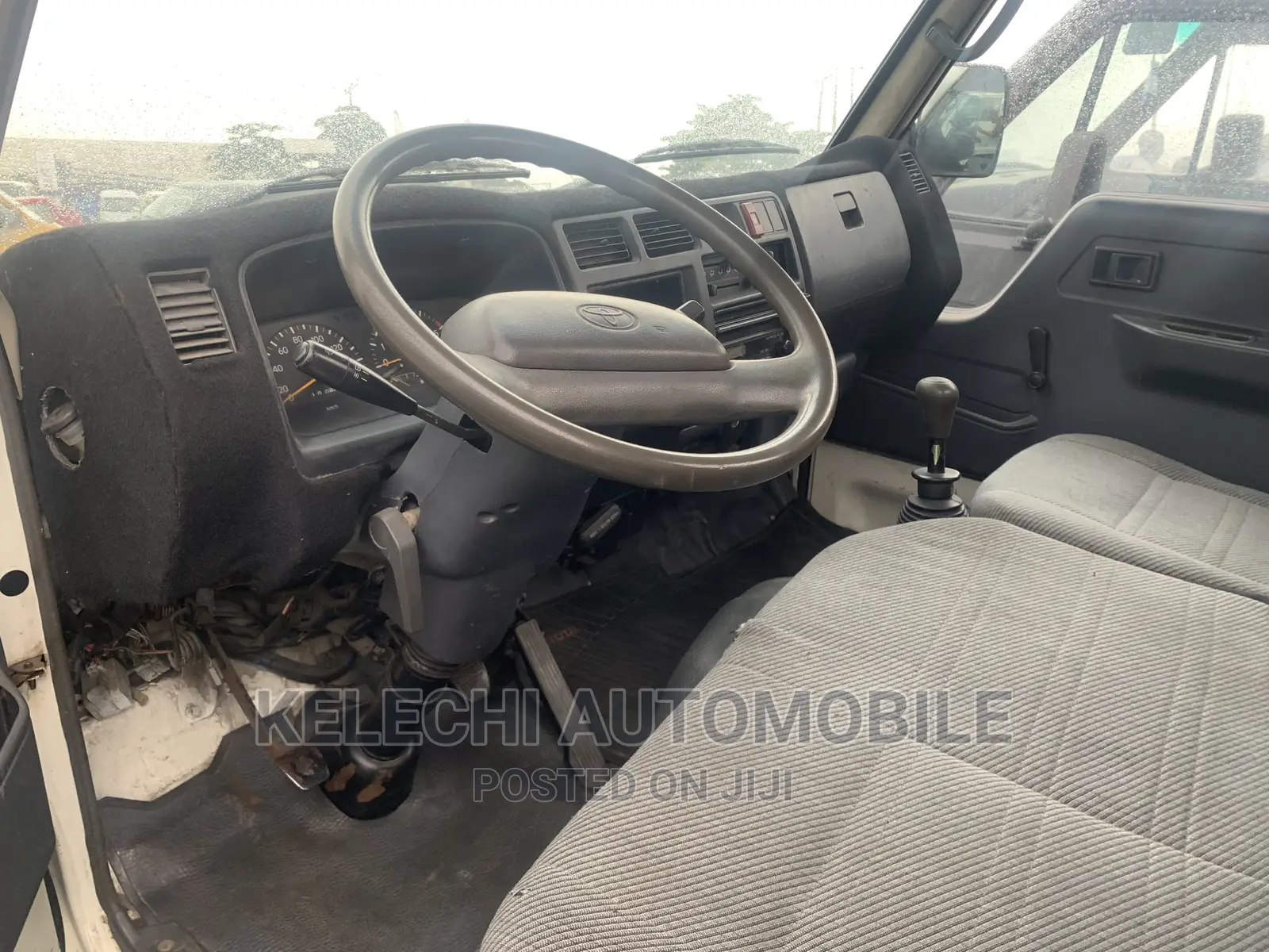 Toyota Grand HiAce 2003 White