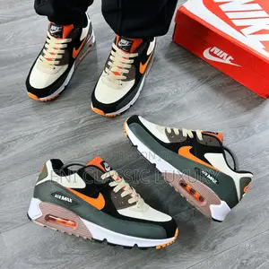 High Quality Designer Luxury Outfit Nike Available in Store