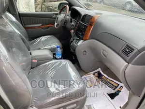 Toyota Sienna Limited 7 Passenger 2010 Green