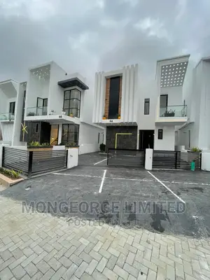 5bdrm Duplex in Chevron for sale