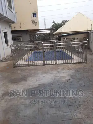 Pool Side Rail Design