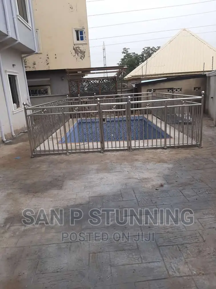 Pool Side Rail Design