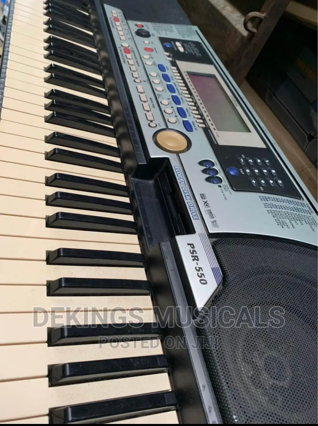Yamaha PSR 550 Electronic Keyboard
