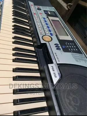 Yamaha PSR 550 Electronic Keyboard