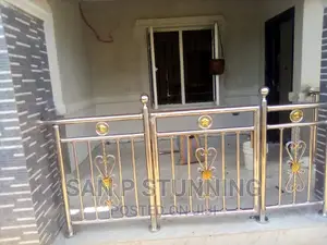 Rare Vertical Rail Design With Combi