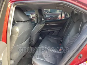 Toyota Camry SE FWD (2.5L 4cyl 8AM) 2018 Red