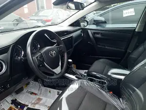 Toyota Corolla SE (1.8L 4cyl 2A) 2018 Silver