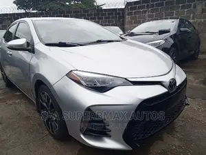 Toyota Corolla SE (1.8L 4cyl 2A) 2018 Silver