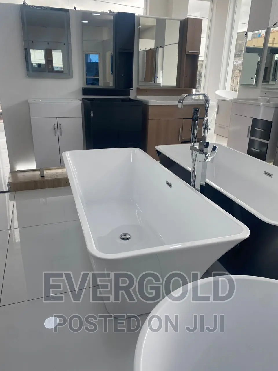 Executive Luxury Bathtub White Available