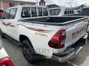 Toyota Hilux 2021 White