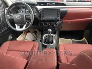 Toyota Hilux 2021 White