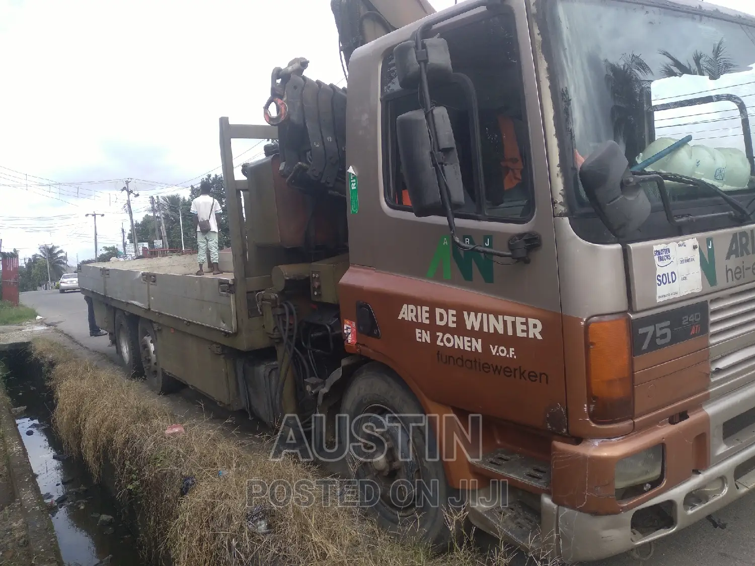 Self-Loader, Payloader and Forklifts for Hire