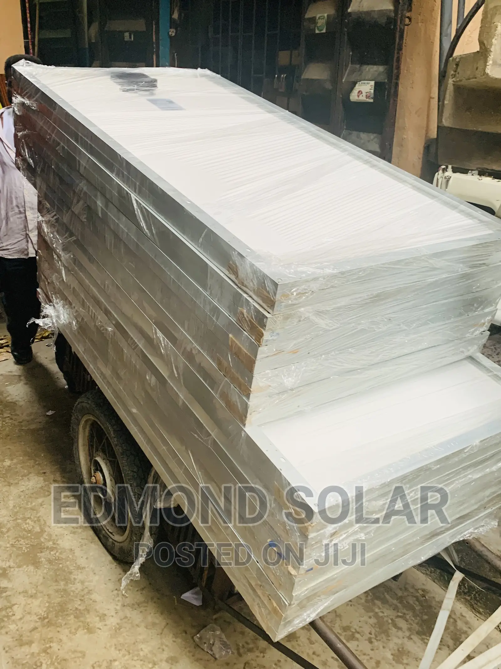 Quality 300W Mono Crystalline Solar Panel.