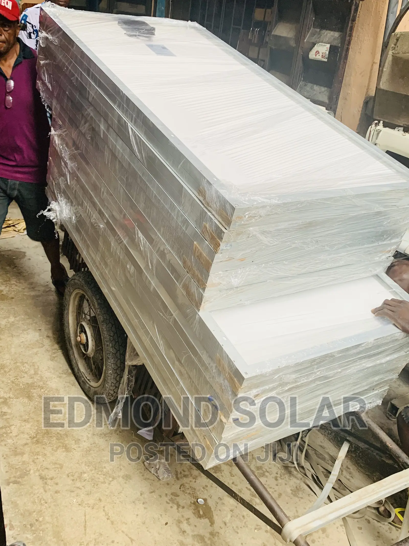 Quality 300W Mono Crystalline Solar Panel.