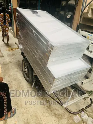 Quality 300W Mono Crystalline Solar Panel.