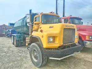 Mack R Model Water Tank 15,000 Litres