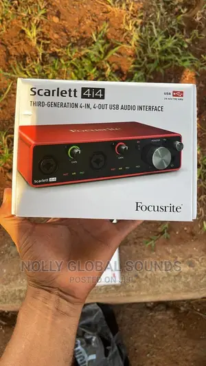 Photo - Focusrite Scarlet 4i4 3rd Gen