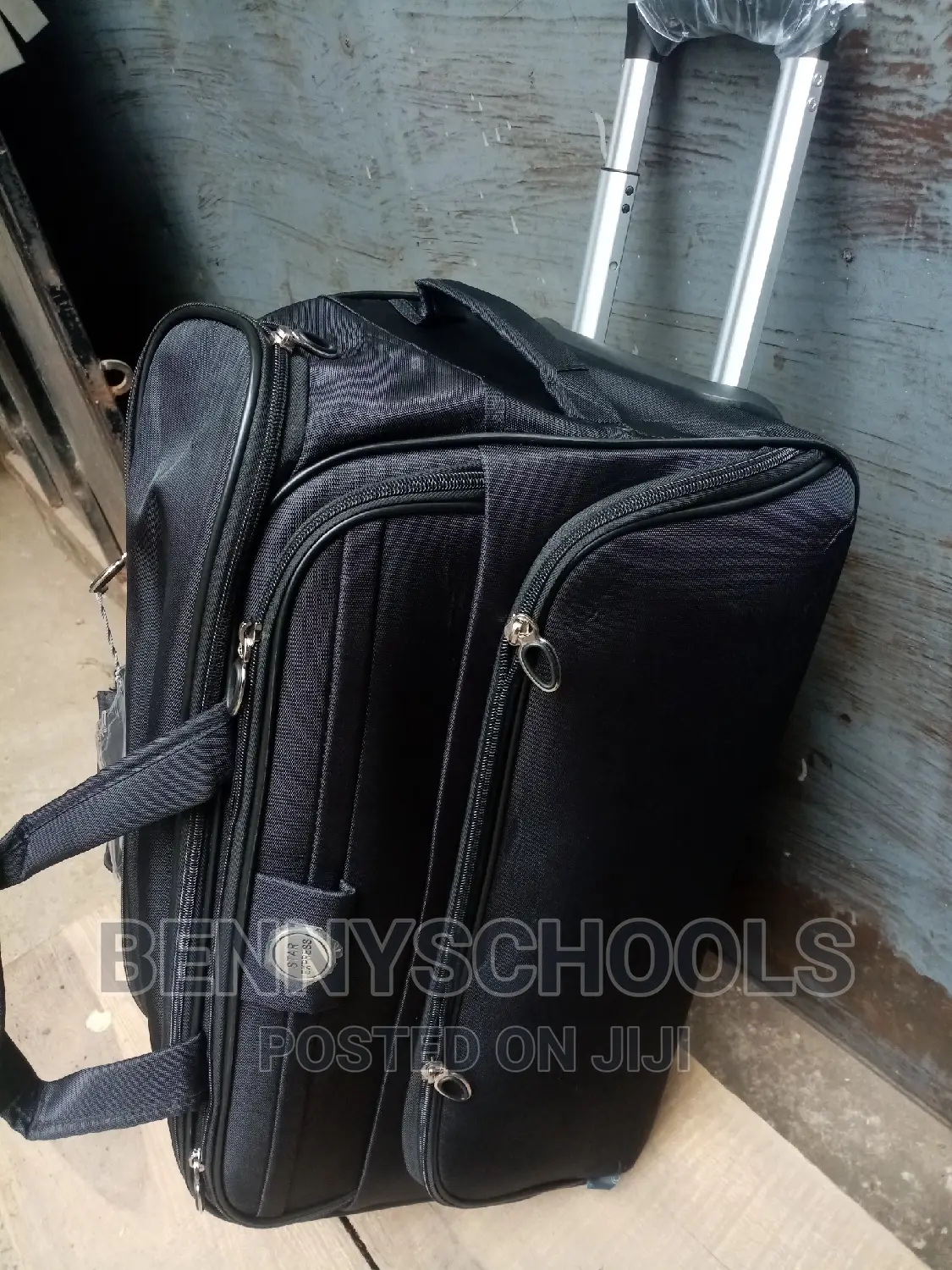 Medium Black Star Express Traveling Luggage Bag Wt Trolleys