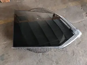 Lexus LX570 Vent Glass