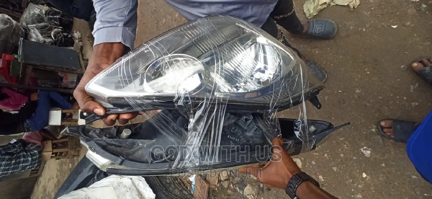 Headlight Front Sienna 2005
