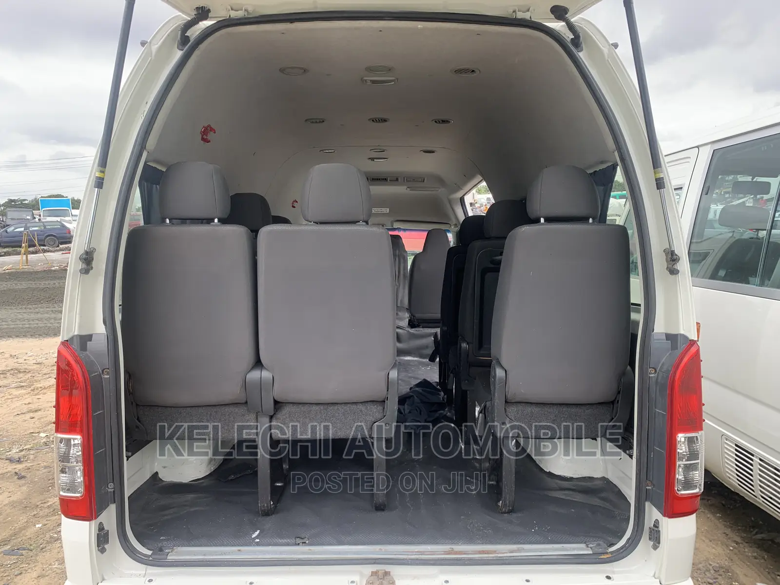 Toyota HiAce 2018 White