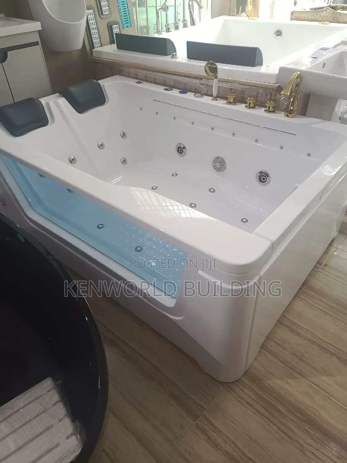 Standard Modern Double Jacuzzi.