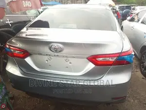 Toyota Camry LE FWD (2.5L 4cyl 8AM) 2018 Blue
