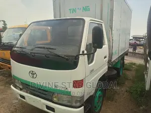 Toyota Dyna 2002 White