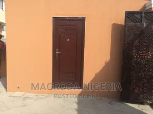 10bdrm House in Adeniyi Jones for rent