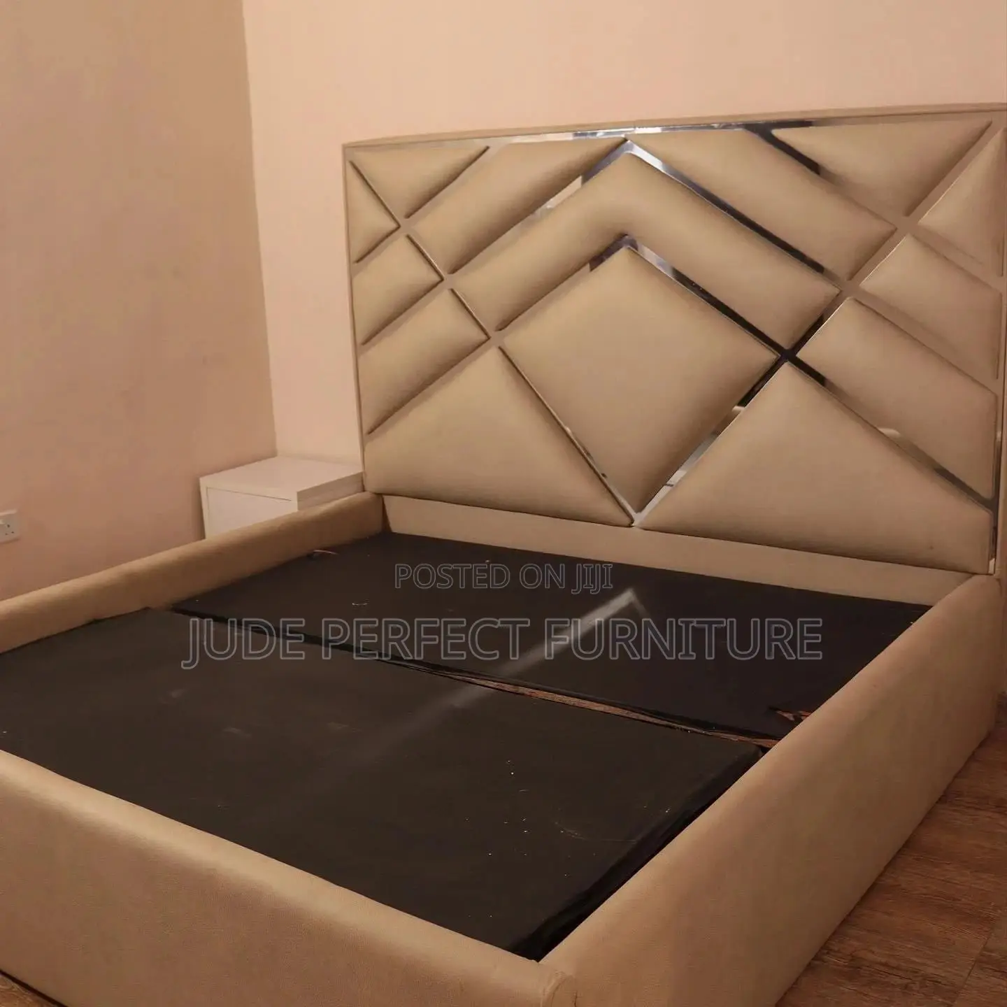 6by6 Padded Bedframe With Bedside Drawer