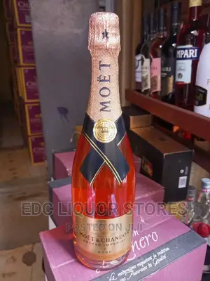 Moet Chandon Rose by 12 Bottles