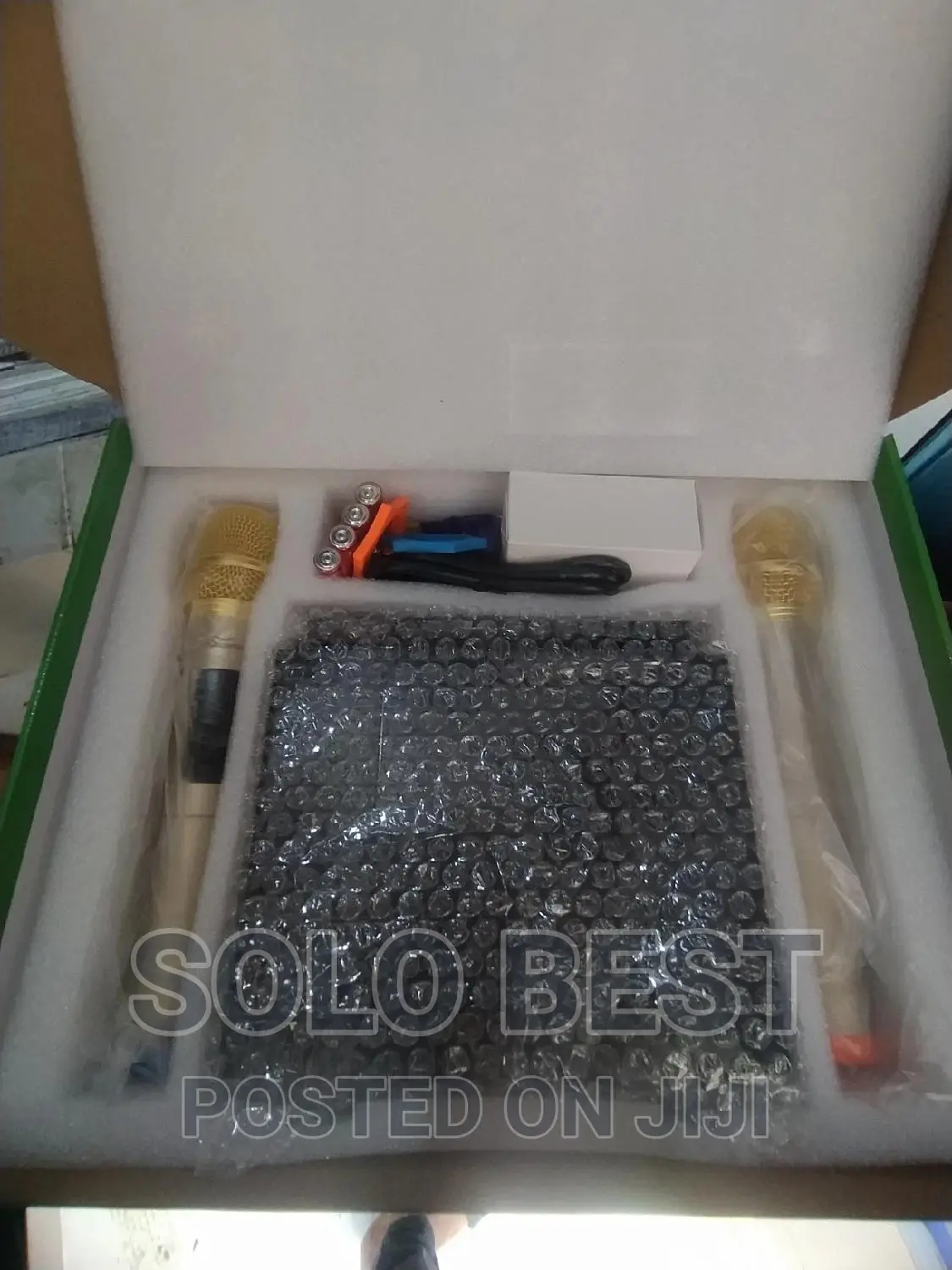 Model 906 Super Kings Wireless Microphone