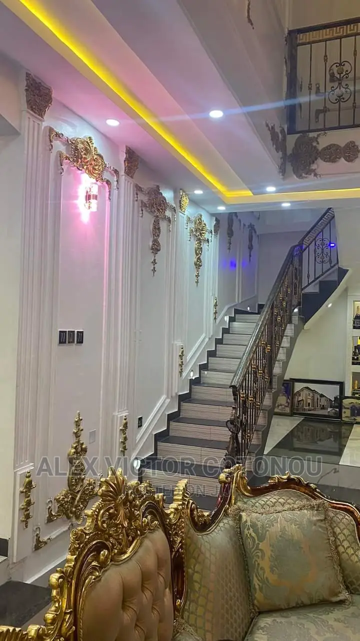 Pop Ceiling, Wall Belting And Inside Decorations