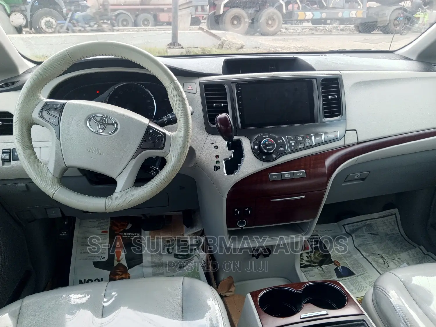 Toyota Sienna XLE AWD 7-Passenger 2013 Silver