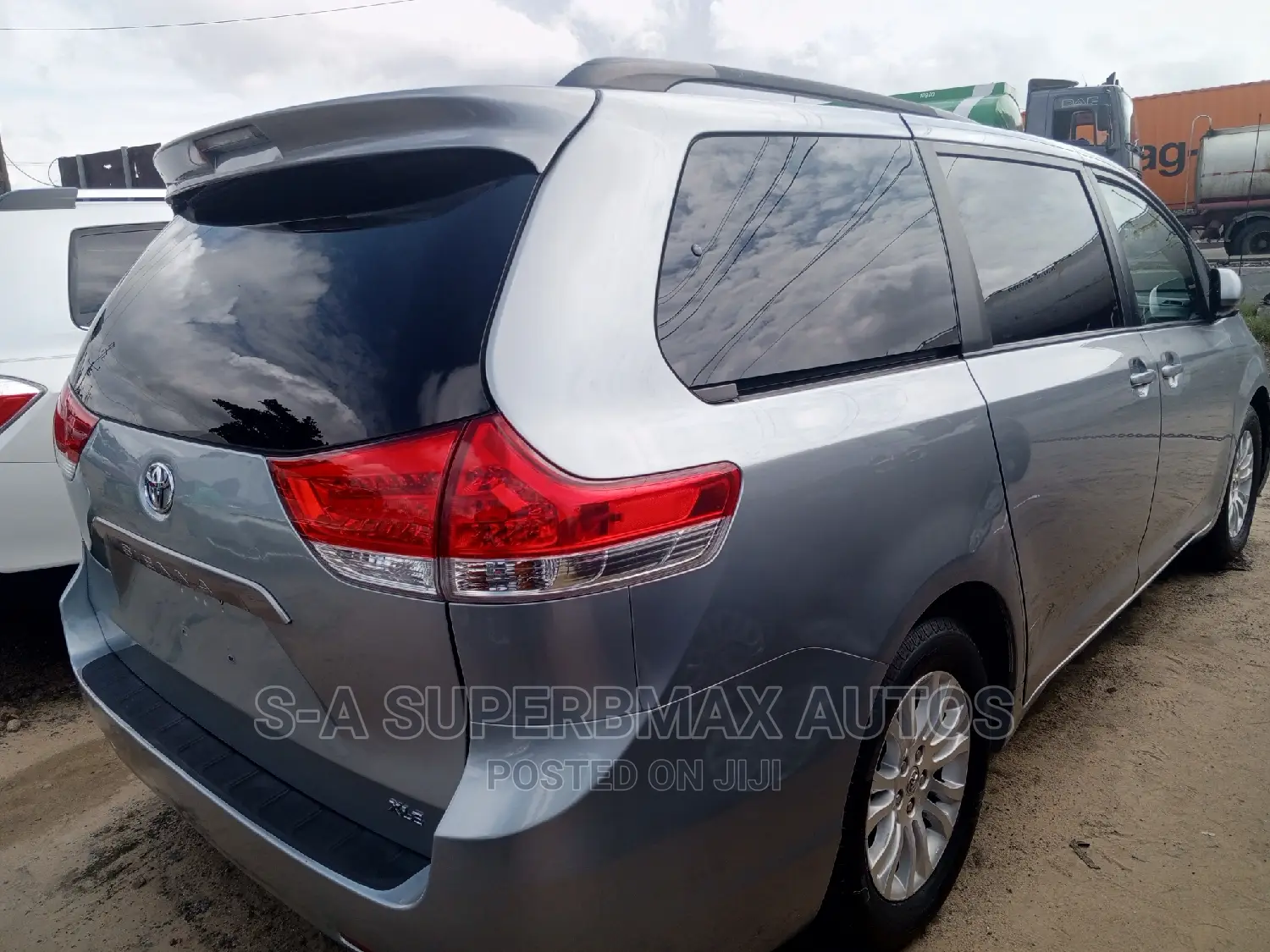 Toyota Sienna XLE AWD 7-Passenger 2013 Silver