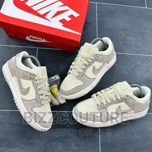 Original NIKE SB Dunks Sneakers Available in Store
