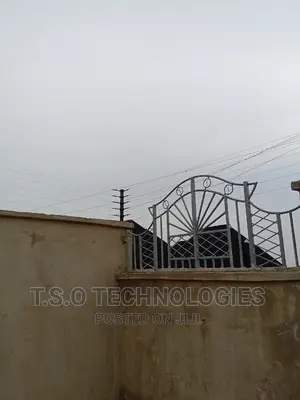 Fence Wire With Solar Backup for 247 Active