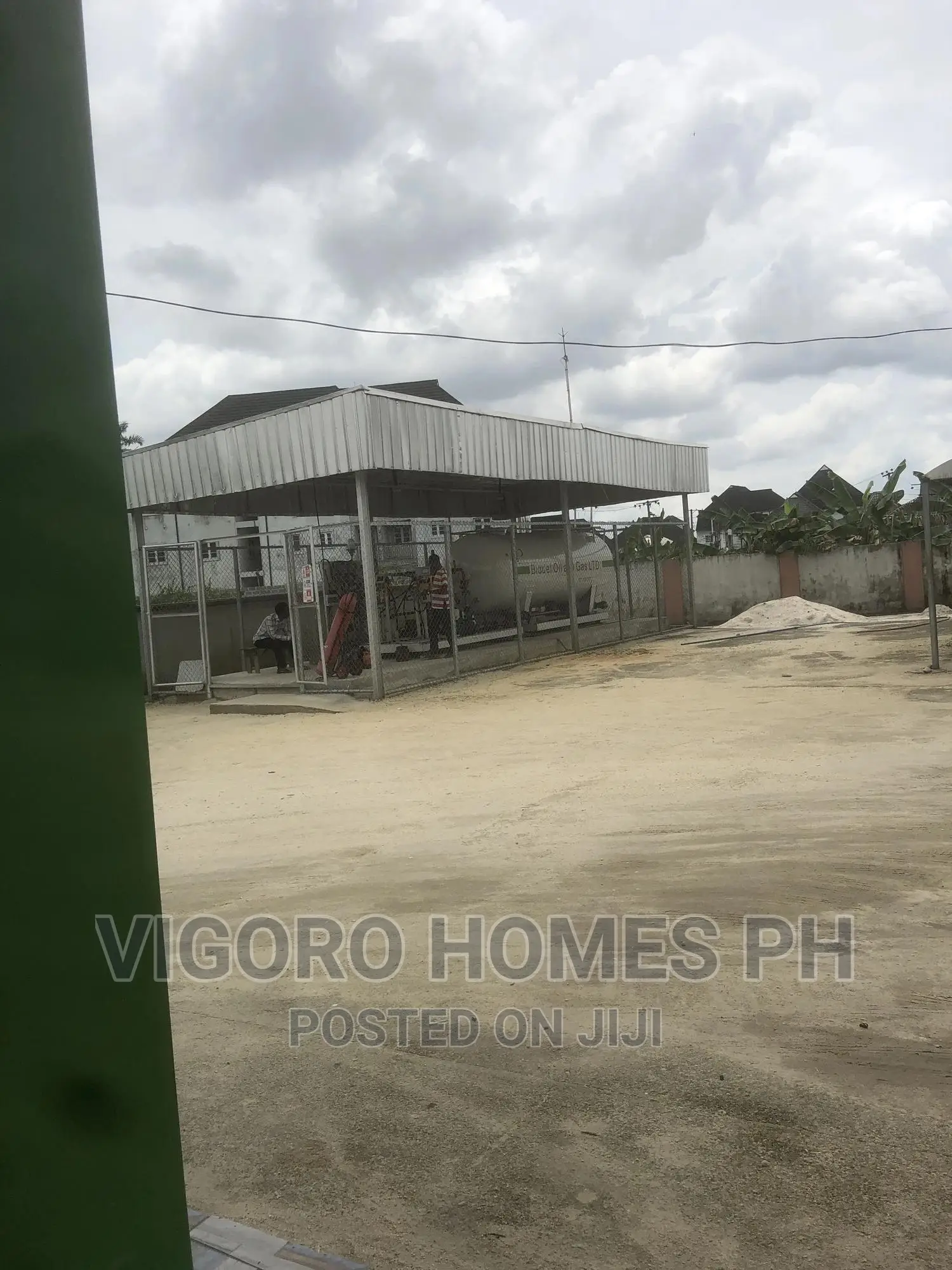 Functioning Filling Station
