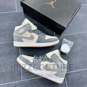 Original NIKE Air Jordan 1 MID SE Sneakers Available Instore