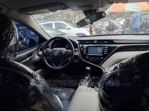 Toyota Camry LE FWD (2.5L 4cyl 8AM) 2018 Silver