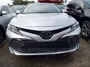 Toyota Camry LE FWD (2.5L 4cyl 8AM) 2018 Silver