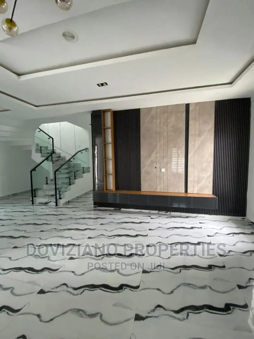 5bdrm Duplex in Lekki for sale