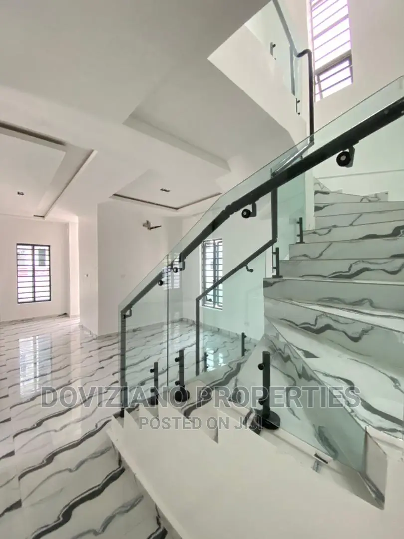 5bdrm Duplex in Lekki for sale