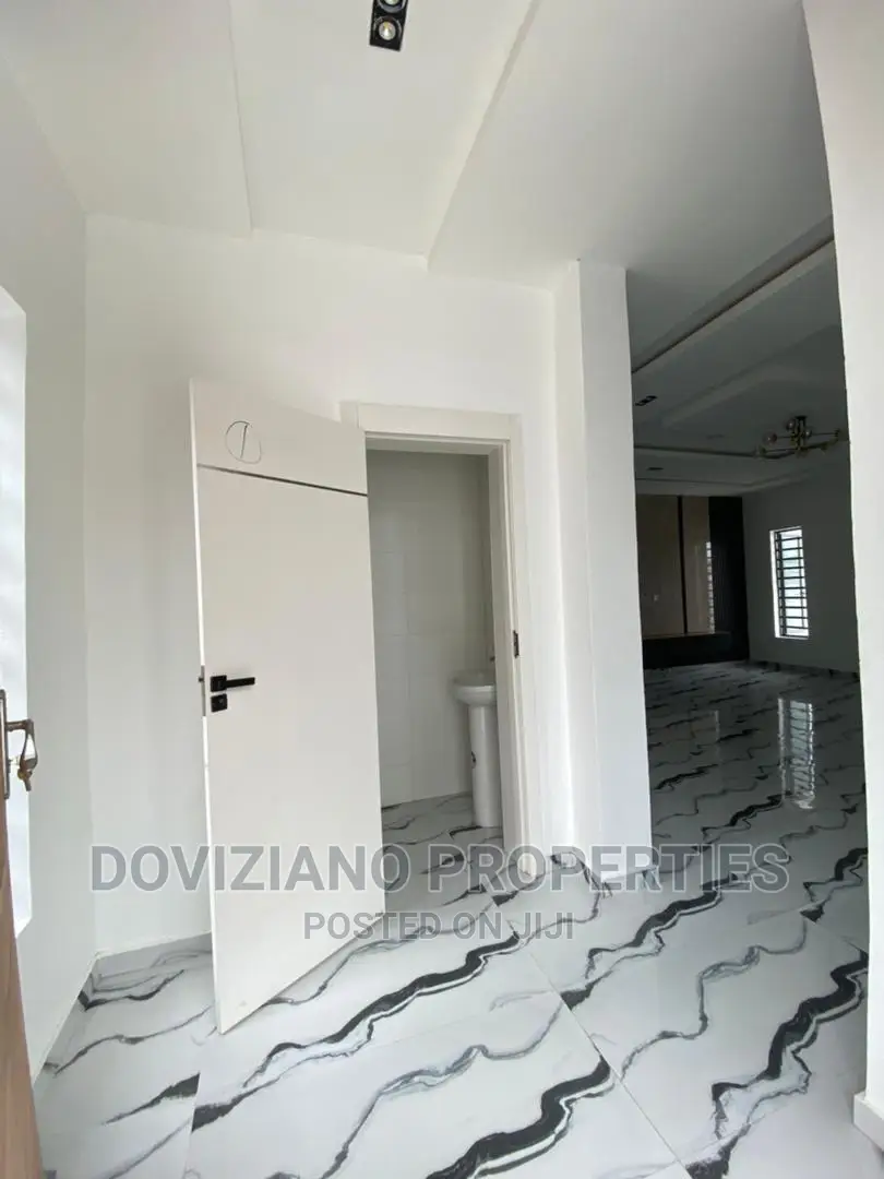 5bdrm Duplex in Lekki for sale