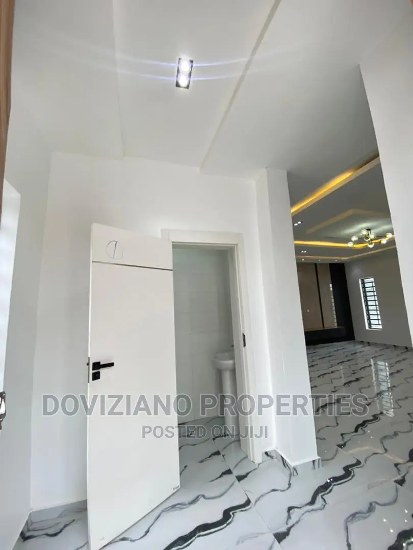 5bdrm Duplex in Lekki for sale