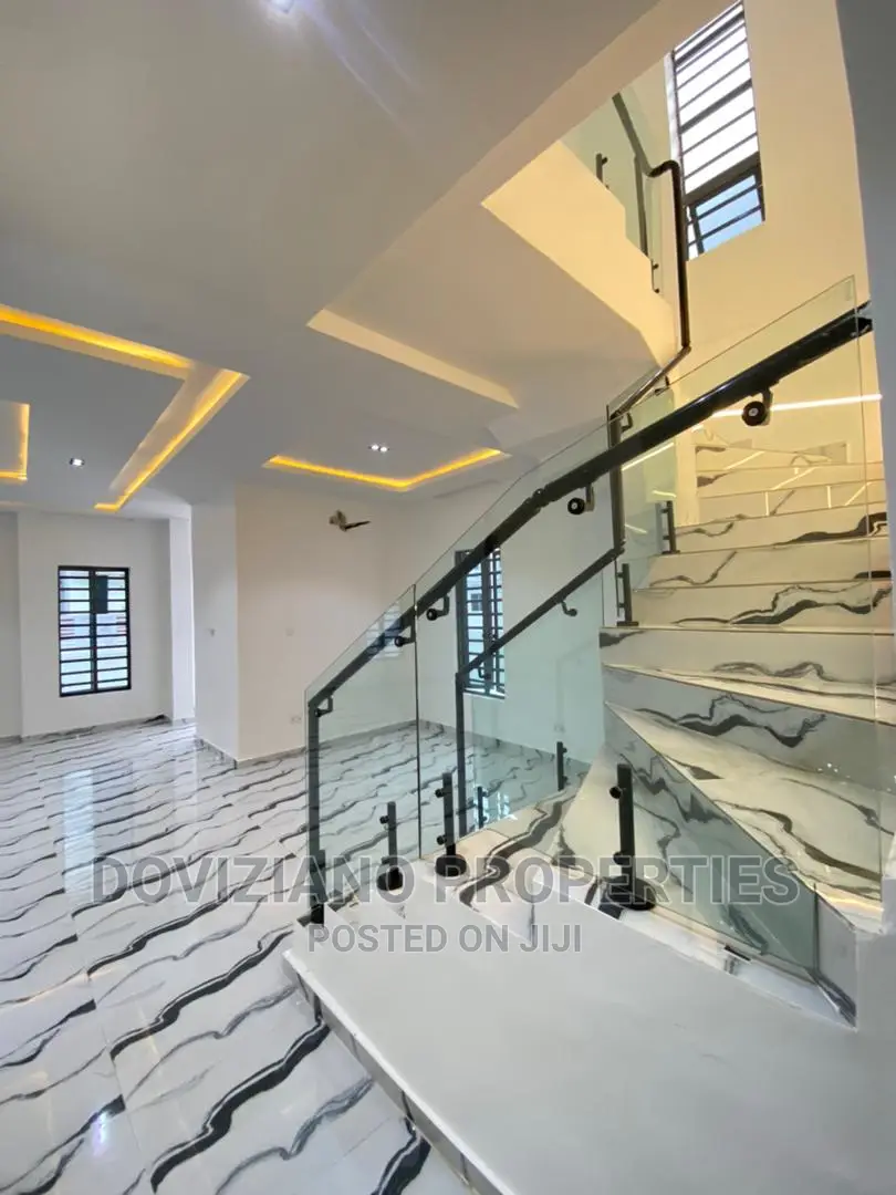 5bdrm Duplex in Lekki for sale