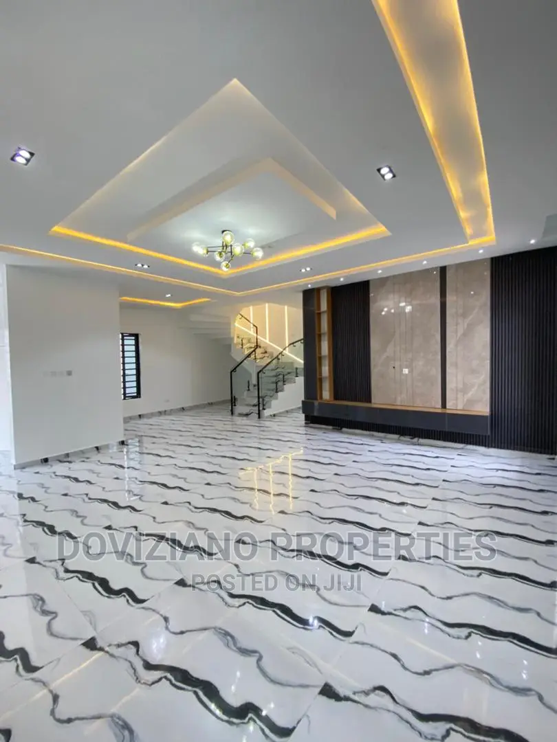 5bdrm Duplex in Lekki for sale
