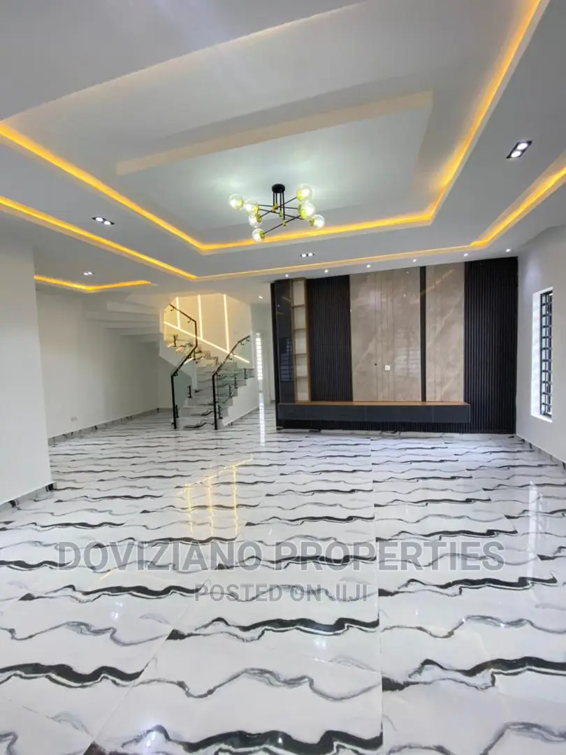 5bdrm Duplex in Lekki for sale
