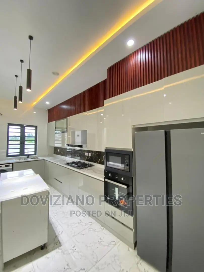 5bdrm Duplex in Lekki for sale