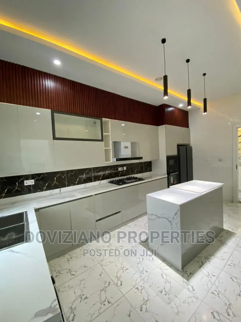 5bdrm Duplex in Lekki for sale